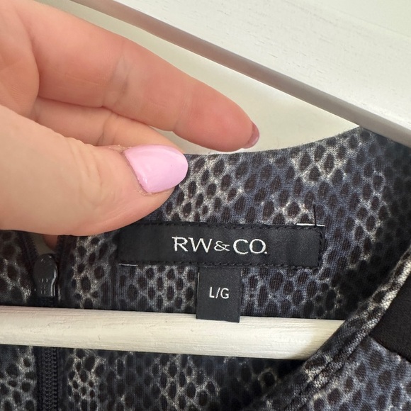 RW&CO. Black and Blue Sheath Dress with Crew Neck - Picture 3 of 3